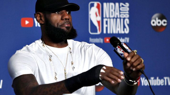 Telediario 1 - Lebron James jugó con la mano rota y ahora deja su futuro en el aire