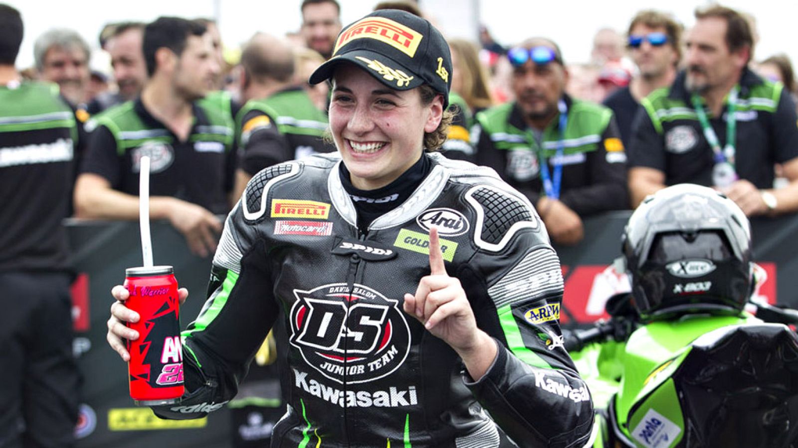 La piloto española lidera el campeonato y, a sus 21 años, sueña con llegar a debutar en MotoGP.