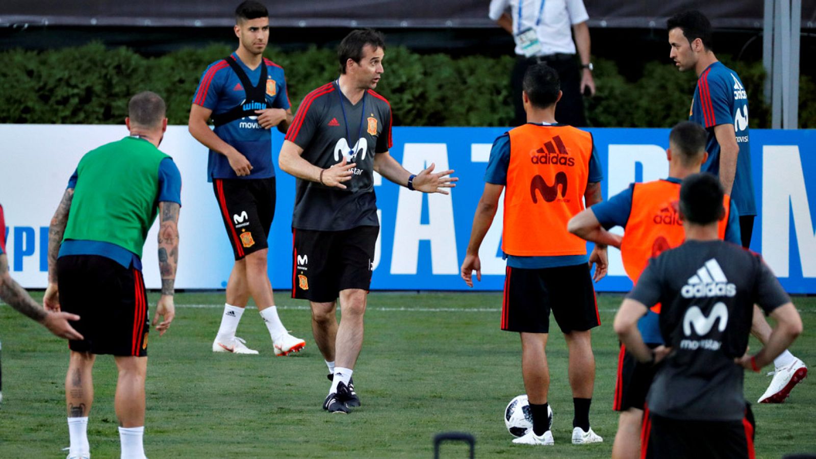 Falta menos de una semana para que la selección española de fútbol haga su debut en el Mundial de Rusia 2018 ante Portugal, pero antes, el seleccionador, Julen Lopetegui, tendrá la oportunidad de hacer las últimas pruebas frente otra selección mundia