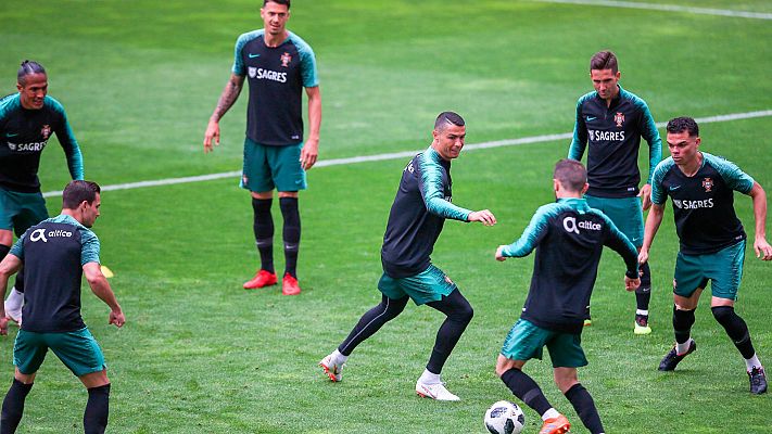 Telediario 1 - Mundial 2018. Las rivales de España llegan a Rusia