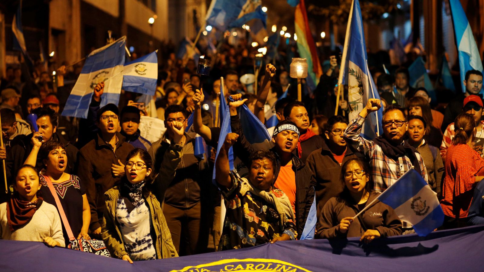 Telediario 1: Miles de personas piden la renuncia del presidente de Guatemala | RTVE Play