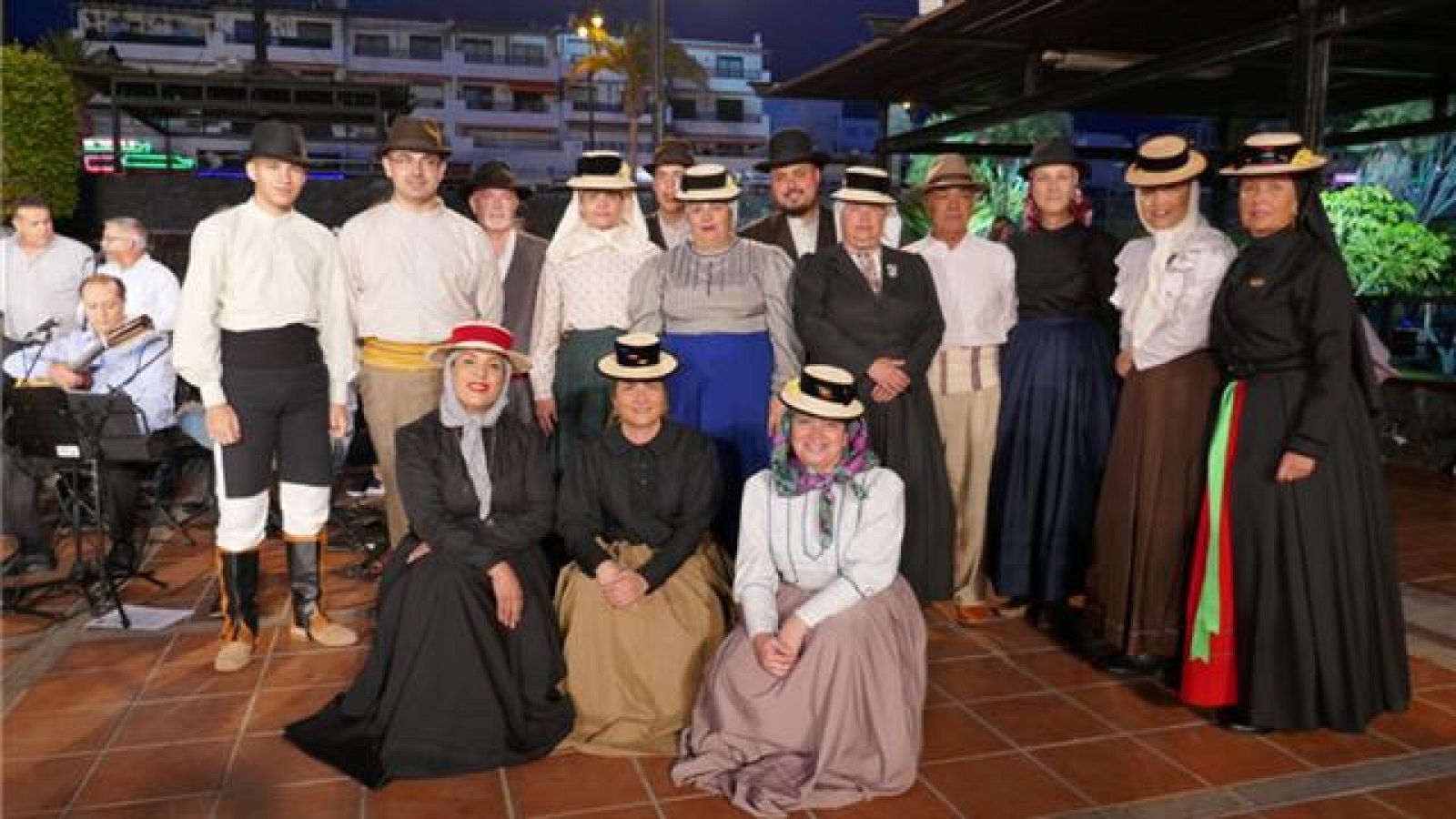 Tenderete - 10/06/2018 Con el grupo folclórico Isogue y la Escuela de música de Santiago del Teide.