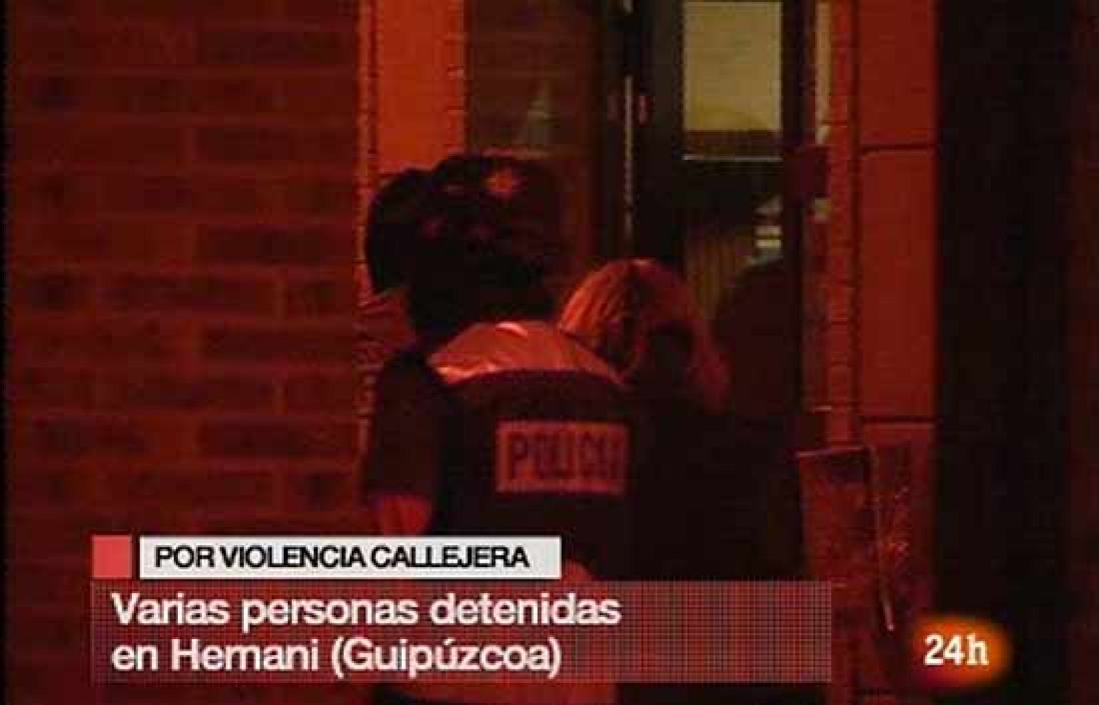 En Hernani, Guipuzcoa, se está llevando a cabo una operación contra la violencia callejera. Se han efectuado registros en cuatro locales y cuatro domicilios. Hay al menos ocho personas detenidas (31/03/09).
