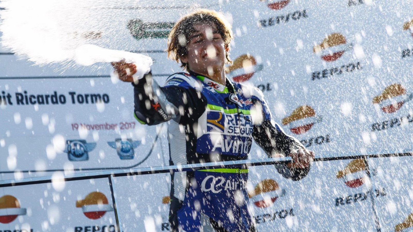 El equipo Reale Avintia Academy ha anunciado el fallecimiento del  joven piloto de motociclismo de 14 años Andreas Pérez, que no ha  podido superar las lesiones sufridas tras su grave accidente de este  domingo en el Circuit de Barcelona-Catalunya. 