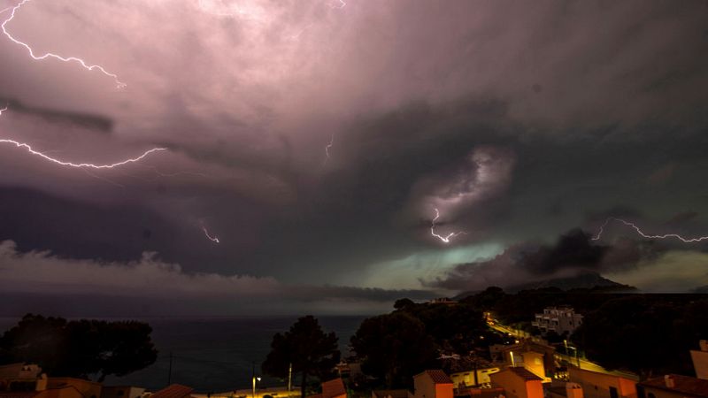 Precipitaciones intensas en el Cantábrico y tormentas en Pirineos