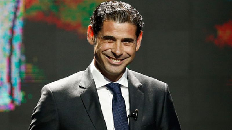 El hasta ahora director deportivo de la selección española, Fernando Hierro, tomará las riendas de la Roja en el Mundial de Rusia tras la destitución de Julen Lopetegui.