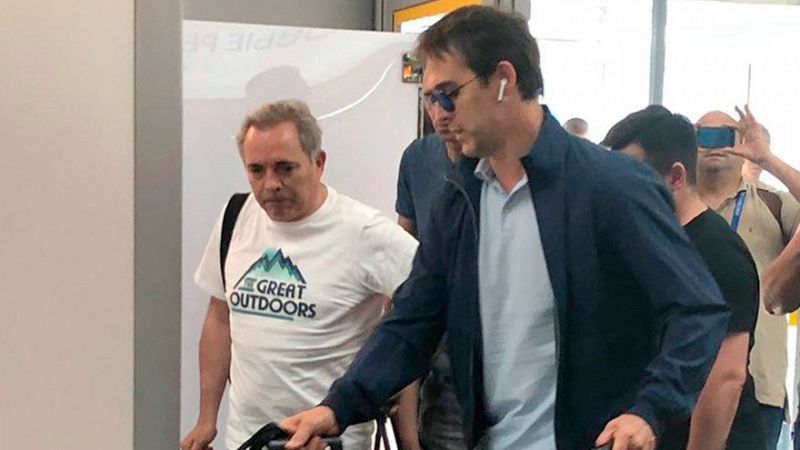 Julen Lopetegui reconoció que regresa a Madrid "muy triste", tras ser destituido como seleccionador de España, a dos días del inicio del Mundial 2018, y deseó suerte al conjunto español en la competición.