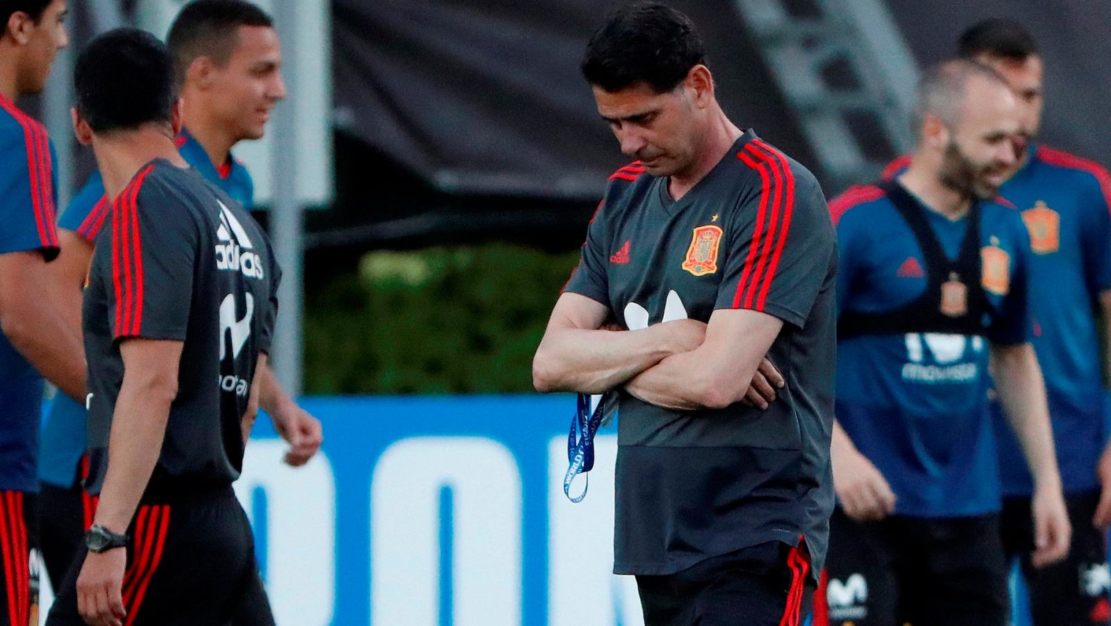 Fernando Hierro dirige su primer entrenamiento con la Selección