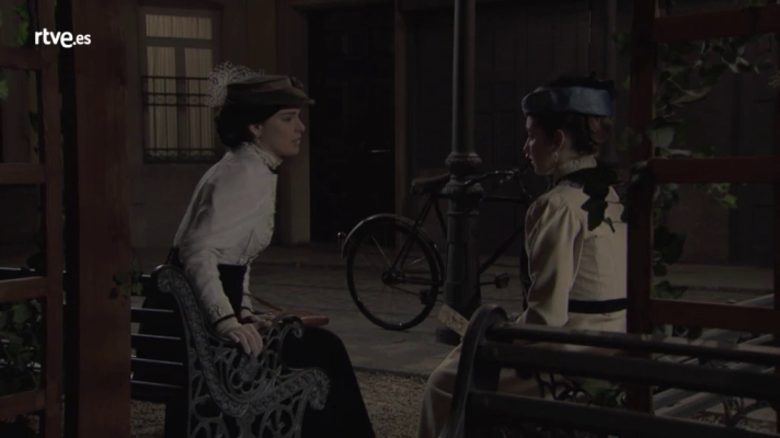 Acacias 38 - Flora confiesa a Leonor sus dudas con Peña