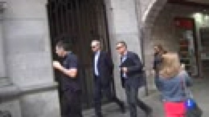 Telediario 1 - La Guardia Civil registra el Ayuntamiento de Girona por un presunto desvío en la gestión del agua