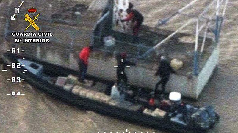 La Guardia Civil detiene a tres personas con seis toneladas de hachís en el Guadalquivir
