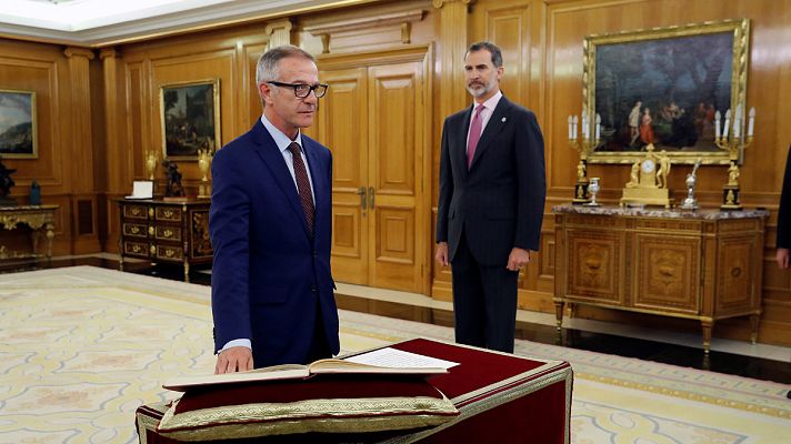 José Guirao promete el cargo como ministro de Cultura y Deporte ante el rey