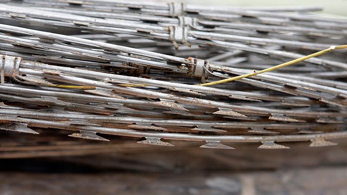 Telediario 1 - Marlaska quiere quitar las concertinas de las vallas de Ceuta y Melilla