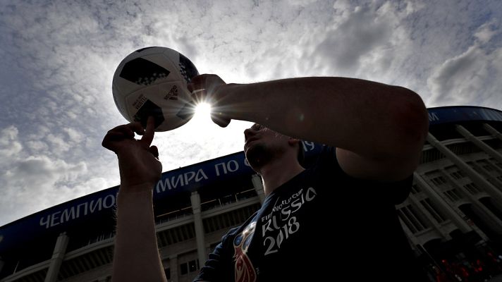 Telediario 1 - Robbie Williams y Putin protagonizarán la ceremonia de inauguración
