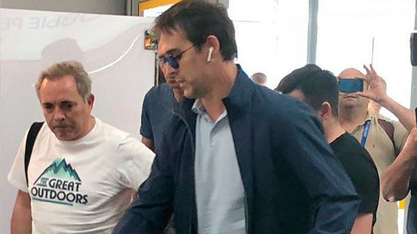 Julen Lopetegui, tras su destitución como seleccionador español y su regreso a Madrid, será presentado a las 19:00h. como nuevo técnico del Real Madrid en el palco del Santiago Bernabéu.