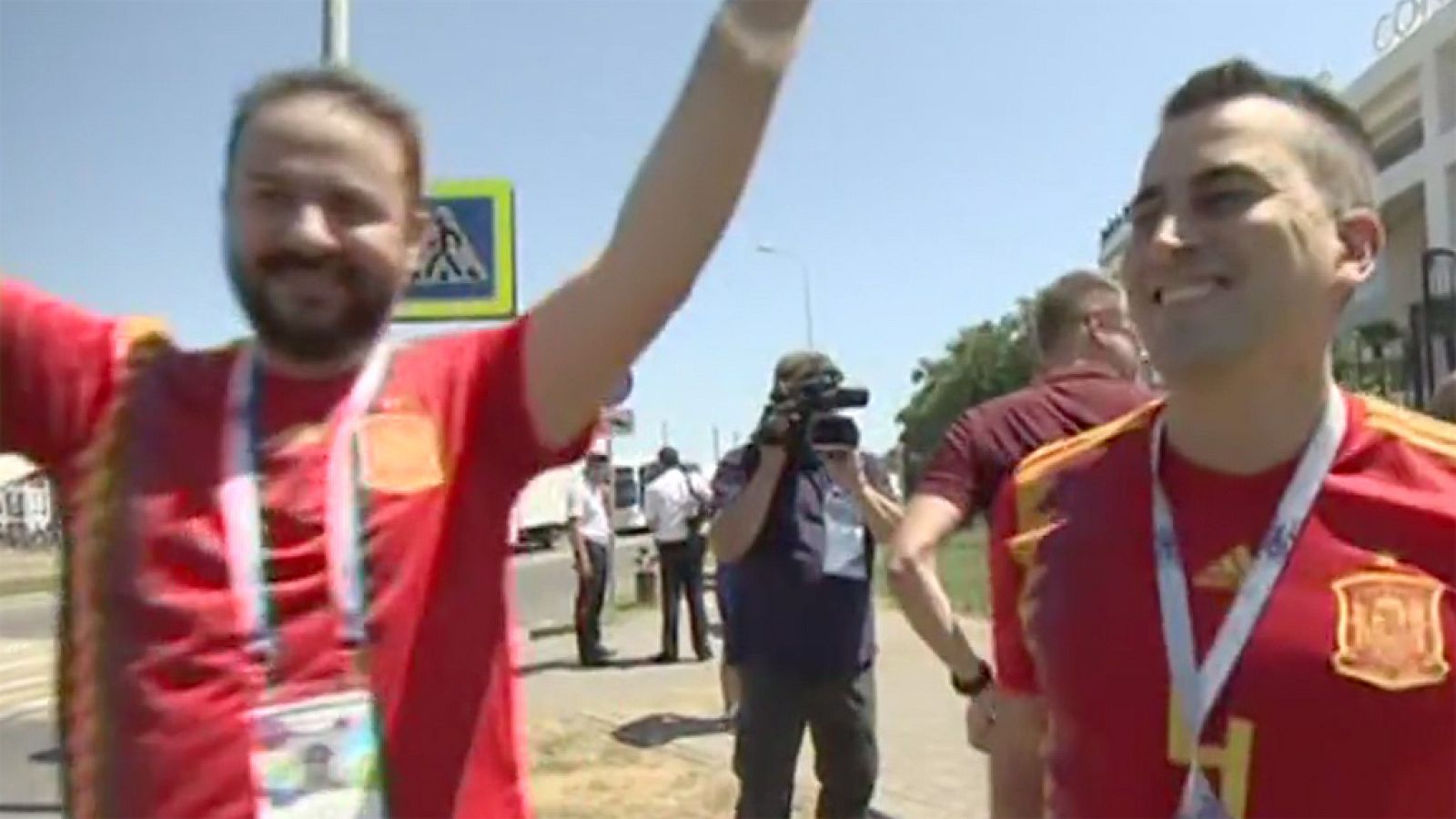 Los primeros aficionados españoles llegan a Sochi | Ver