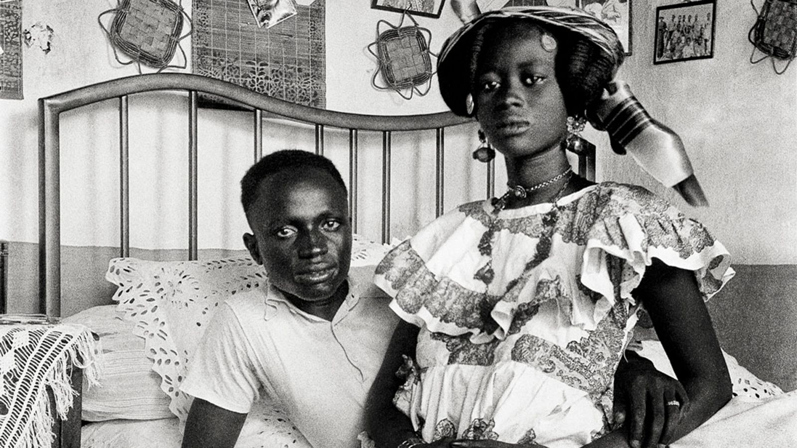 Telediario 1: Senegal llega a Photoespaña con la elegancia y la modernidad de la metrópoli de principios del siglo XX | RTVE Play
