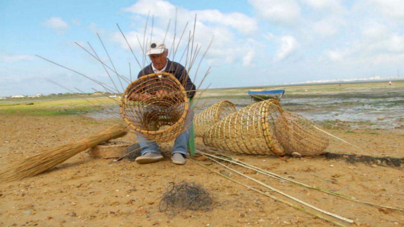 Artesano de nasas de junco