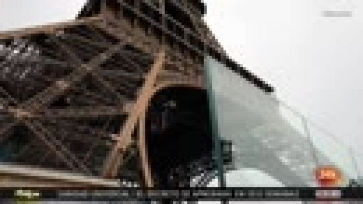 La Torre Eiffel se protege con un nuevo perímetro de hierro y vidrio