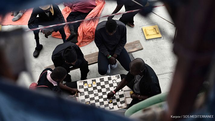 Telediario 1 - Cientos de intérpretes reciben formación específica para atender a los migrantes del Aquarius