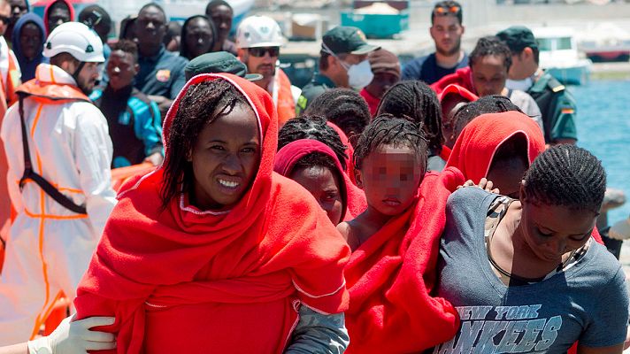 Telediario 1 - Más de 900 personas procedentes de las costas de Marruecos llegan a España desde el viernes