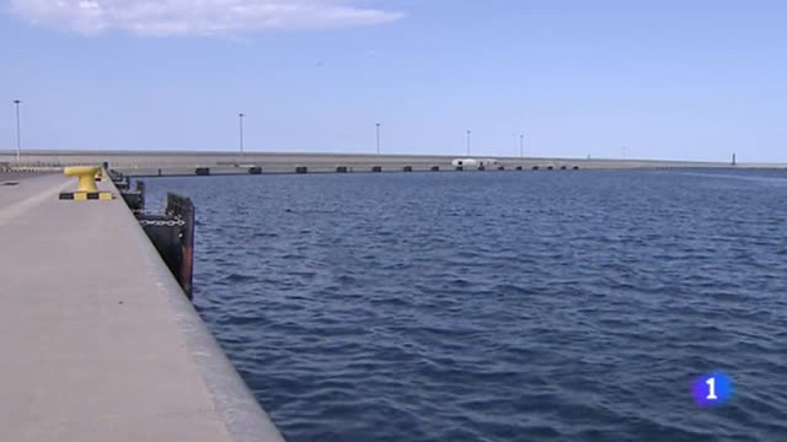 El puerto de Valencia se prepara para recibir a los inmigrantes rescatados por el Aquarius