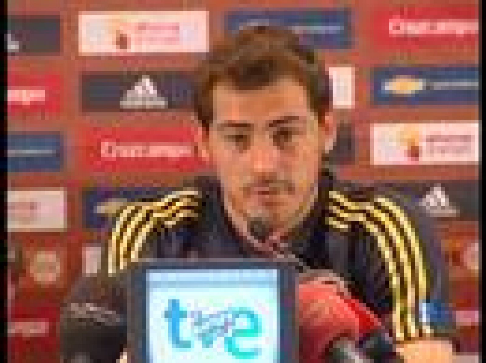 El portero de la selección española Íker Casillas se ha referido al debut oficial del valencianista Juan Mata, extremo que tuvo que salir del Real Madrid para crecer como futbolista.