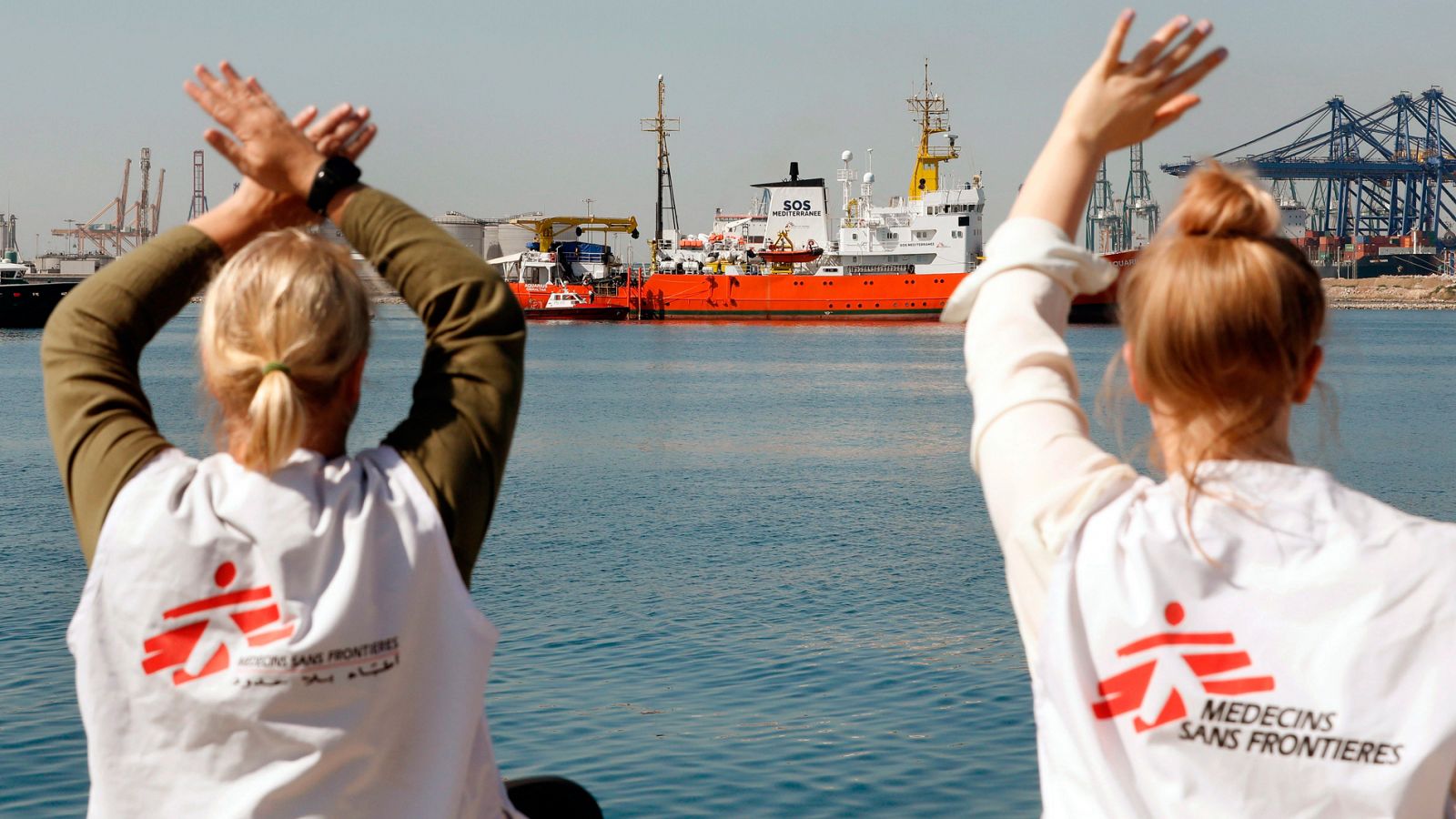 Así se vivió en el puerto de Valencia la llegada del Aquarius