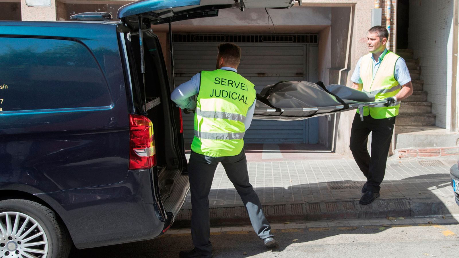 Un hombre mata a su pareja en Badalona y se entrega a la Guardia Urbana