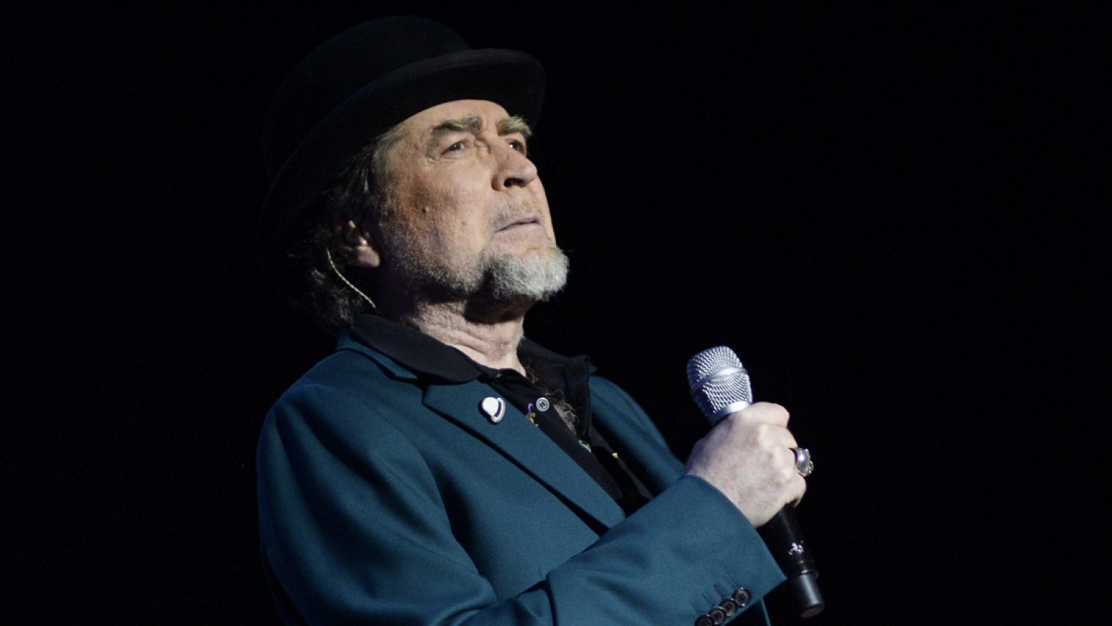 Tras acabar antes de tiempo su concierto del pasado sábado en Madrid, Joaquín Sabina ha cancelado los cuatro conciertos restantes de su gira 'Lo Niego Todo', previstos en A Coruña (21 de junio), Córdoba (30 de junio), Albacete (7 de julio) y Granada (14 de julio).

El artista se ha sometido esta tarde a una revisión médica y ha sido diagnosticado con una "disfonía aguda consecuencia de un proceso vírico", según ha informado su oficina.