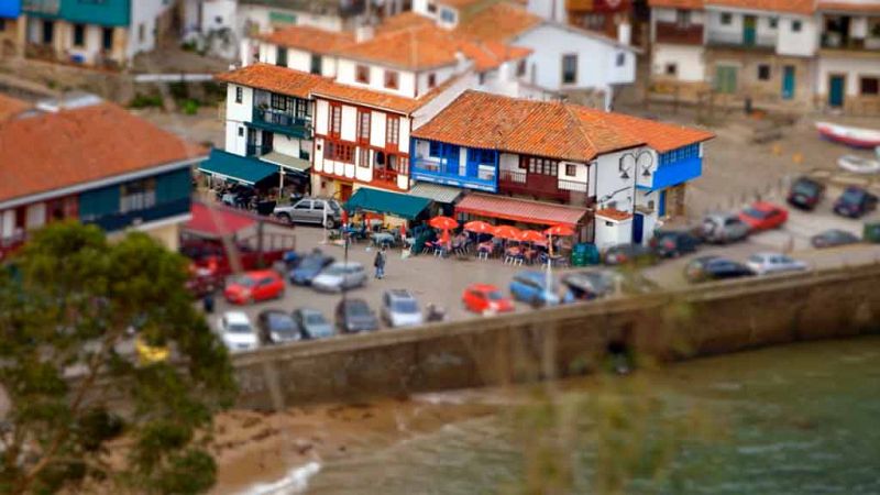  Así empieza la visita de 'El paisano' en el pueblo asturiano de Tazones