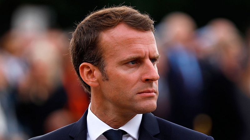 Macron reprende a un adolescente por llamarle 'Manu': "A mí me llamas señor presidente o señor"