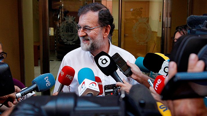 Telediario 1 - Rajoy se reincorpora a su puesto de registrador tras abandonar la política