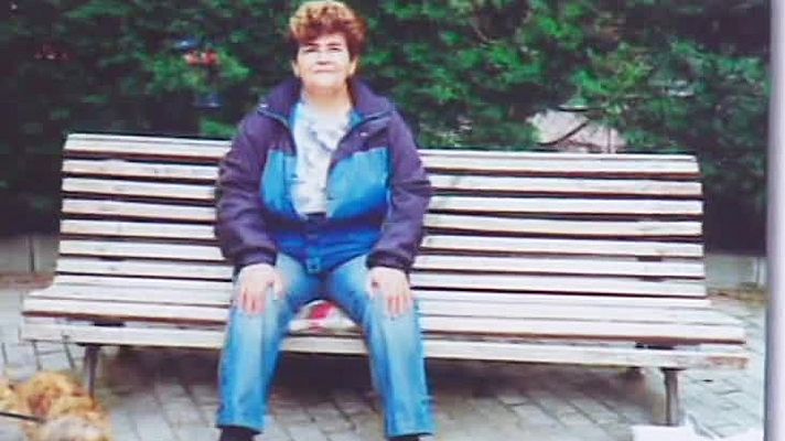 Telediario 1 - La vida 'Al borde de un aeropuerto'