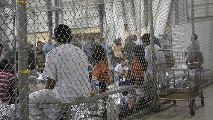 Telediario 1 - Más de 2.340 menores han sido apartados de sus padres migrantes en EE.UU. desde mayo