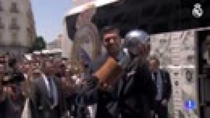 Telediario 1 - El Real Madrid celebra su título de Liga ACB en las instituciones sin Doncic