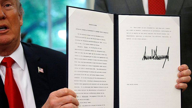 Trump firma una orden para acabar con la separación de familias detenidas en la frontera