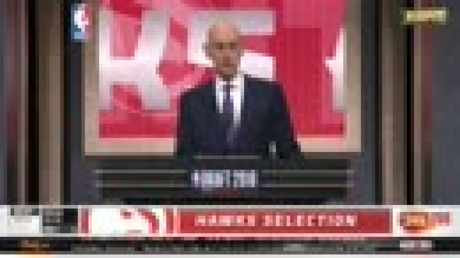 El esloveno fue seleccionado con el número tres por los Hawks de Atlanta, pero vendieron sus derechos a los Mavericks de Dallas, que ya habían expresado el gran interés que tenían por conseguir sus servicios.