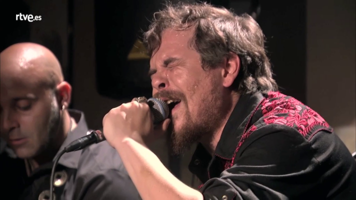 Servir y proteger - Fede da su primer concierto tras superar el miedo escénico