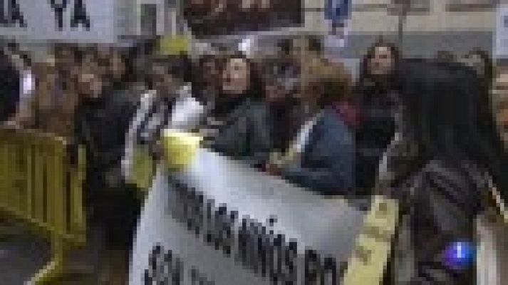 Telediario 1 - Comienza el primer juicio por el caso de bebés robados en España