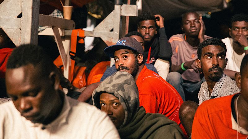 El barco humanitario de Lifeline atracará a Malta e Italia acogerá a parte de los migrantes