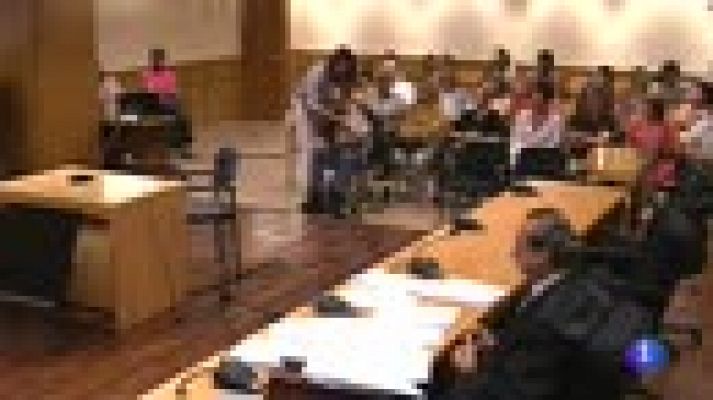 Telediario 1 - El doctor Vela no reconoce su firma en un documento en el primer juicio por un caso de bebés robados