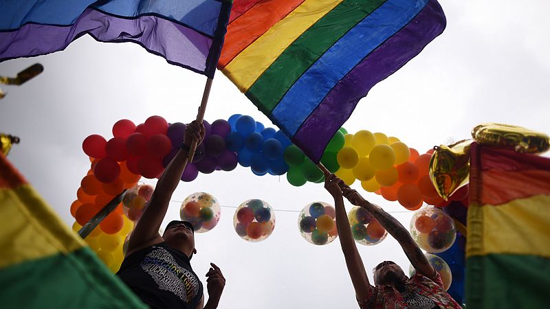 Hace 40 años, un 28 de junio de 1978, se celebraba la primera marcha del Orgullo en Madrid. Una manifestación legal, autorizada por el gobierno civil de la incipiente democracia, en la que los colectivos LGTBI exigían la derogación de la Ley de Pelig