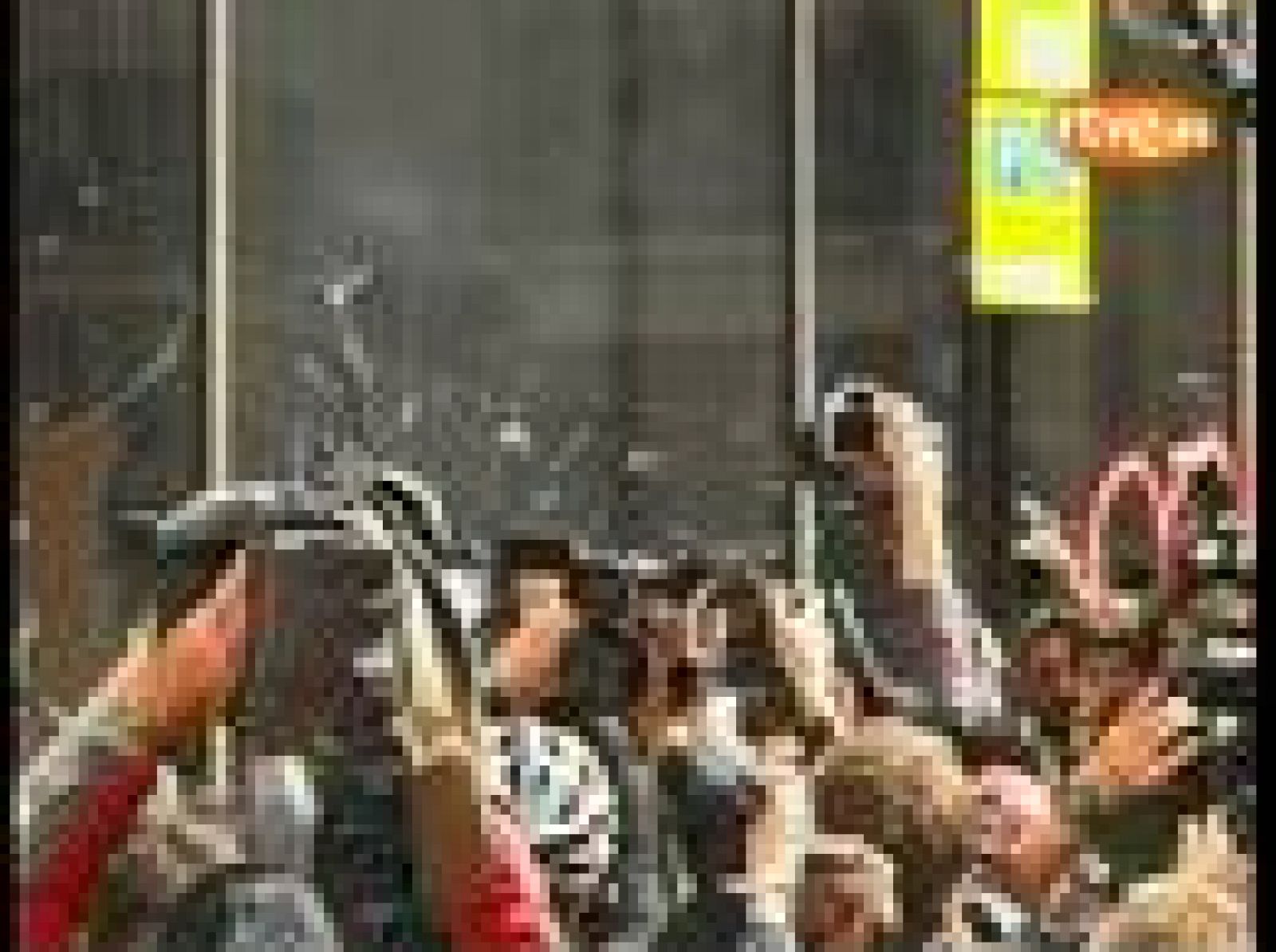 Miles de manifestantes colapsan el centro financiero de Londres | Ver