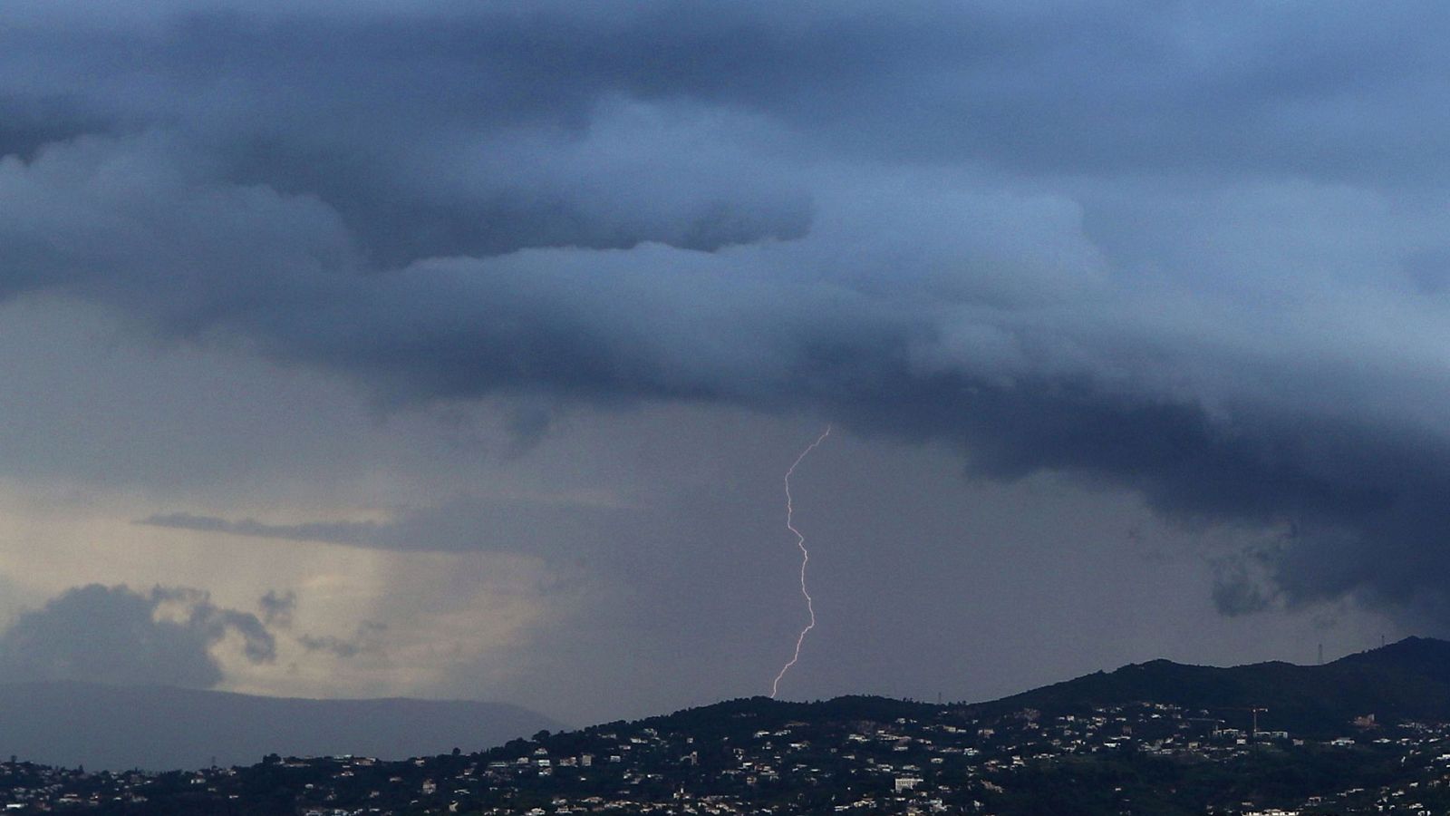 El tiempo: Chubascos acompañados de tormentas en Galicia, Cantábrico, Castilla  León y alto Ebro  | RTVE Play