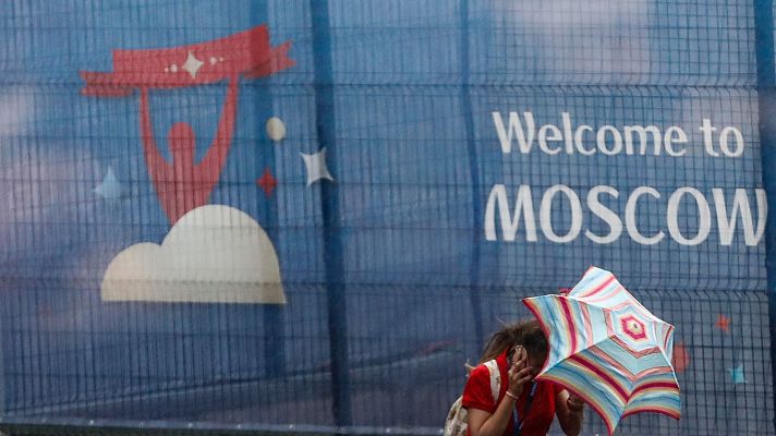 Telediario 1 - Lluvia torrencial, viento y granizo amenazan el España-Rusia