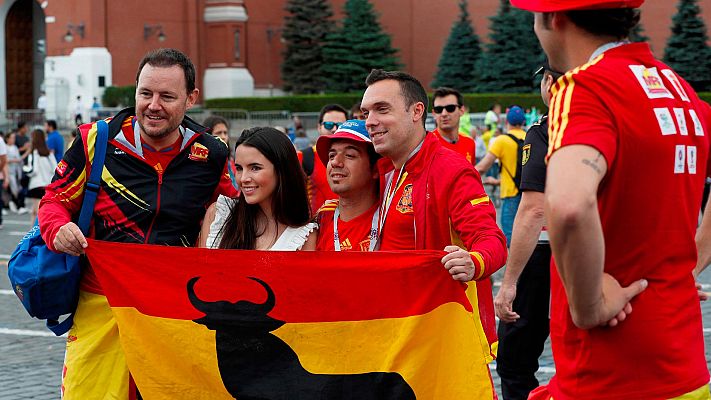 Telediario 1 - Mundial 2018. Tristeza de los aficionados españoles entre una mayoría de rusos