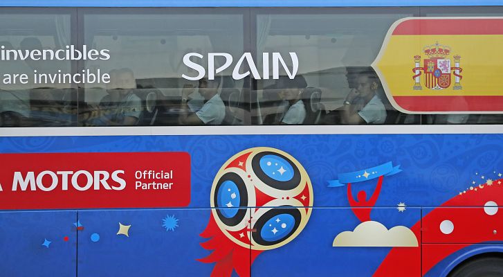 Telediario 1 - La Roja regresa a España tras la decepción de Rusia