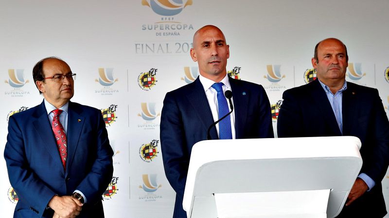 La Real Federación Española de Fútbol (RFEF) ha propuesto al Barcelona y al Sevilla que la Supercopa de España se dispute a partido único y en terreno neutral el domingo 12 de agosto, decisión que está pendiente de confirmarse en función de la respue