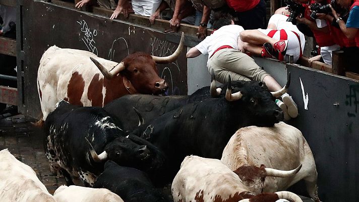 San Fermín - Rápido y multitudinario primer encierro de Sanfermines 2018